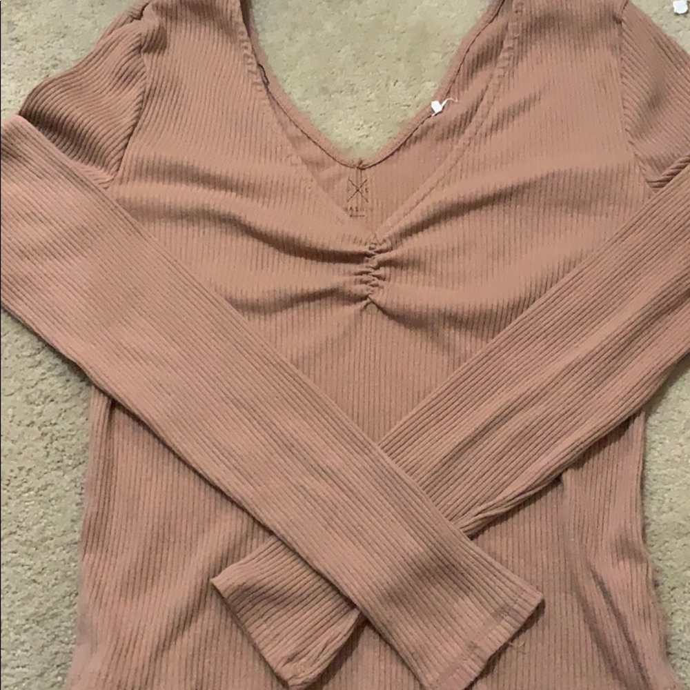 long sleeve crop top with scrunch on v neck